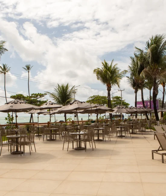 Piscinas e áreas externas do Hotel Maceió Atlantic Suítes