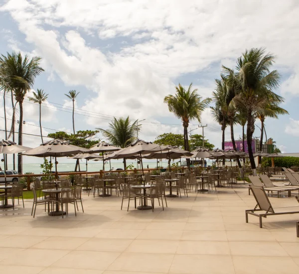 Piscinas e áreas externas do Hotel Maceió Atlantic Suítes