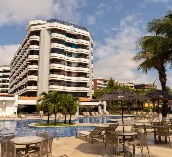 Piscinas e áreas externas do Hotel Maceió Atlantic Suítes