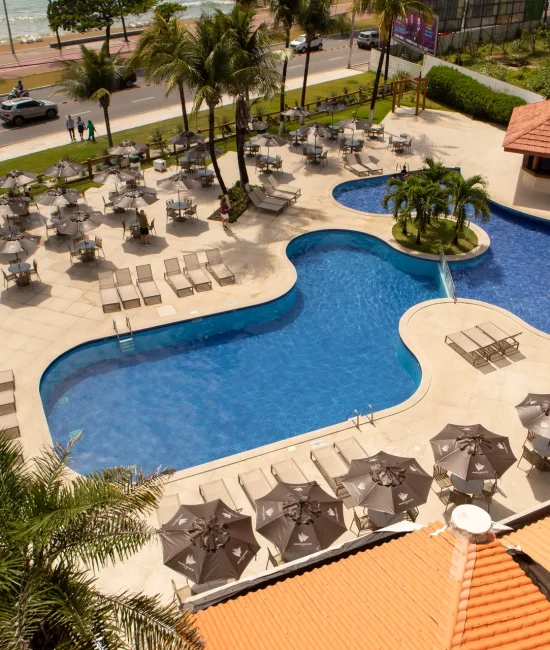 Piscinas e áreas externas do Hotel Maceió Atlantic Suítes