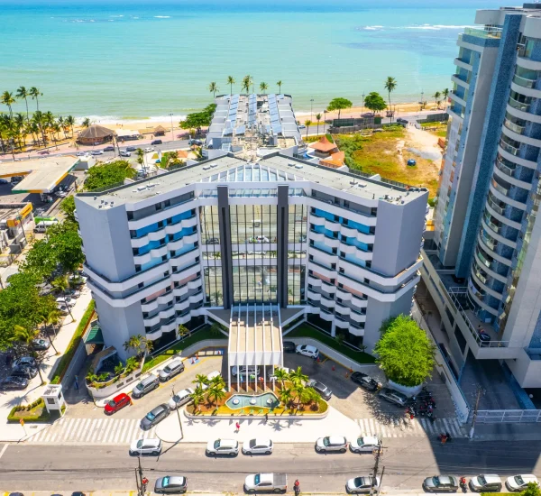 Piscinas e áreas externas do Hotel Maceió Atlantic Suítes