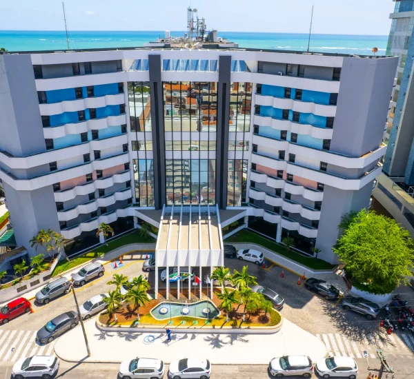 Piscinas e áreas externas do Hotel Maceió Atlantic Suítes