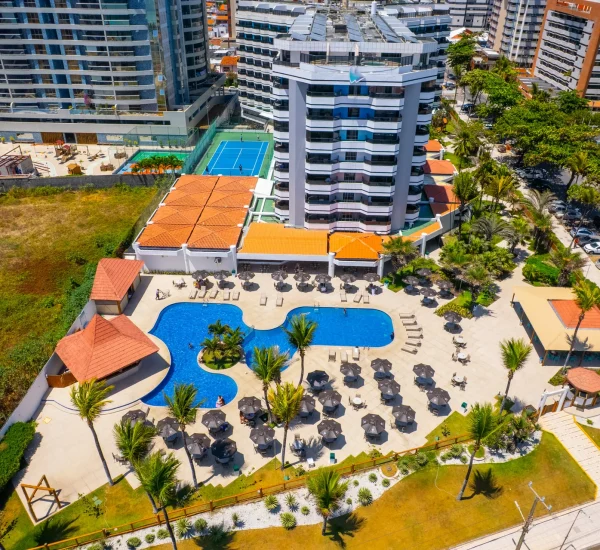 Piscinas e áreas externas do Hotel Maceió Atlantic Suítes